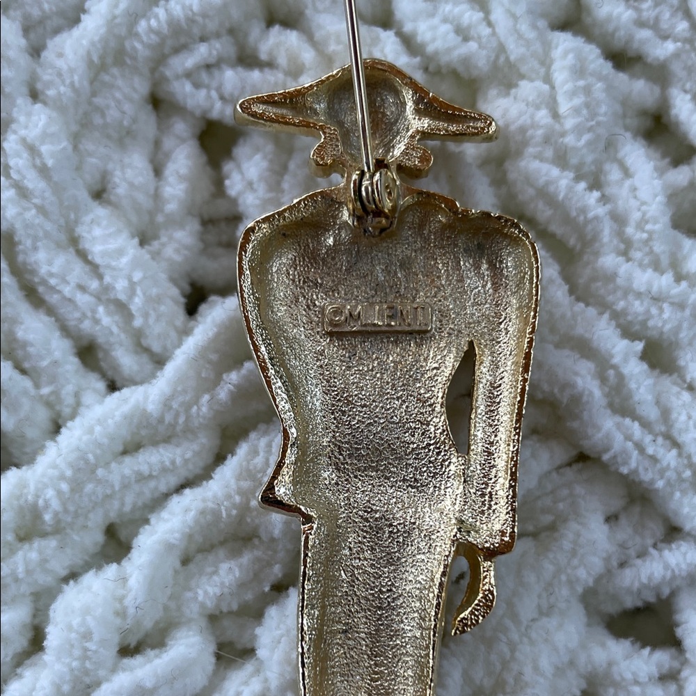 Vintage 90’s Gold-tone Brooch Woman in Suit and Hat Stylish Art Deco - Picture 5 of 5